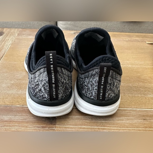 Stylish Women's TechLoom Phantom Running Shoe in Black/White/Melange - Size 5.5 - Picture 5 of 10